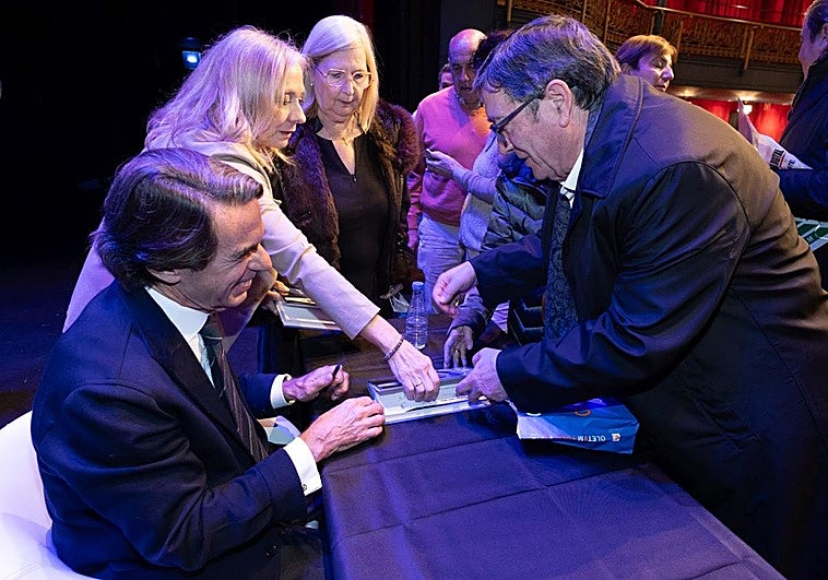 Aznar en Valladolid: toque de corneta, ilusión e ilusionismo